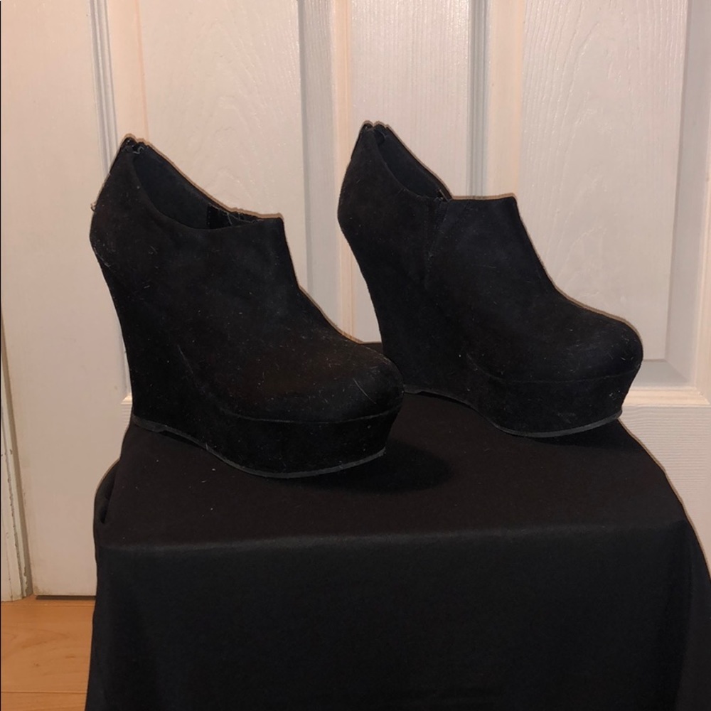 Black Wedges